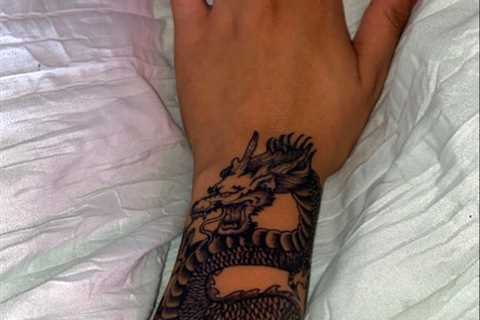 #tattoo #dragon #art #tats | Pretty hand tattoos, Cute hand tattoos, Dragon tattoo for women